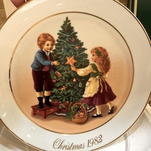 Avon Christmas 1982 enjoy the night before Christmas. Trimmed with 22 karat gold